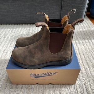 Blundstone 585 / Classic Chelsea Boot / Size 9